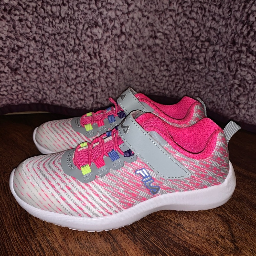 Girls Fila tennis shoes